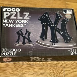 Yankee 3 d logo puzzle set